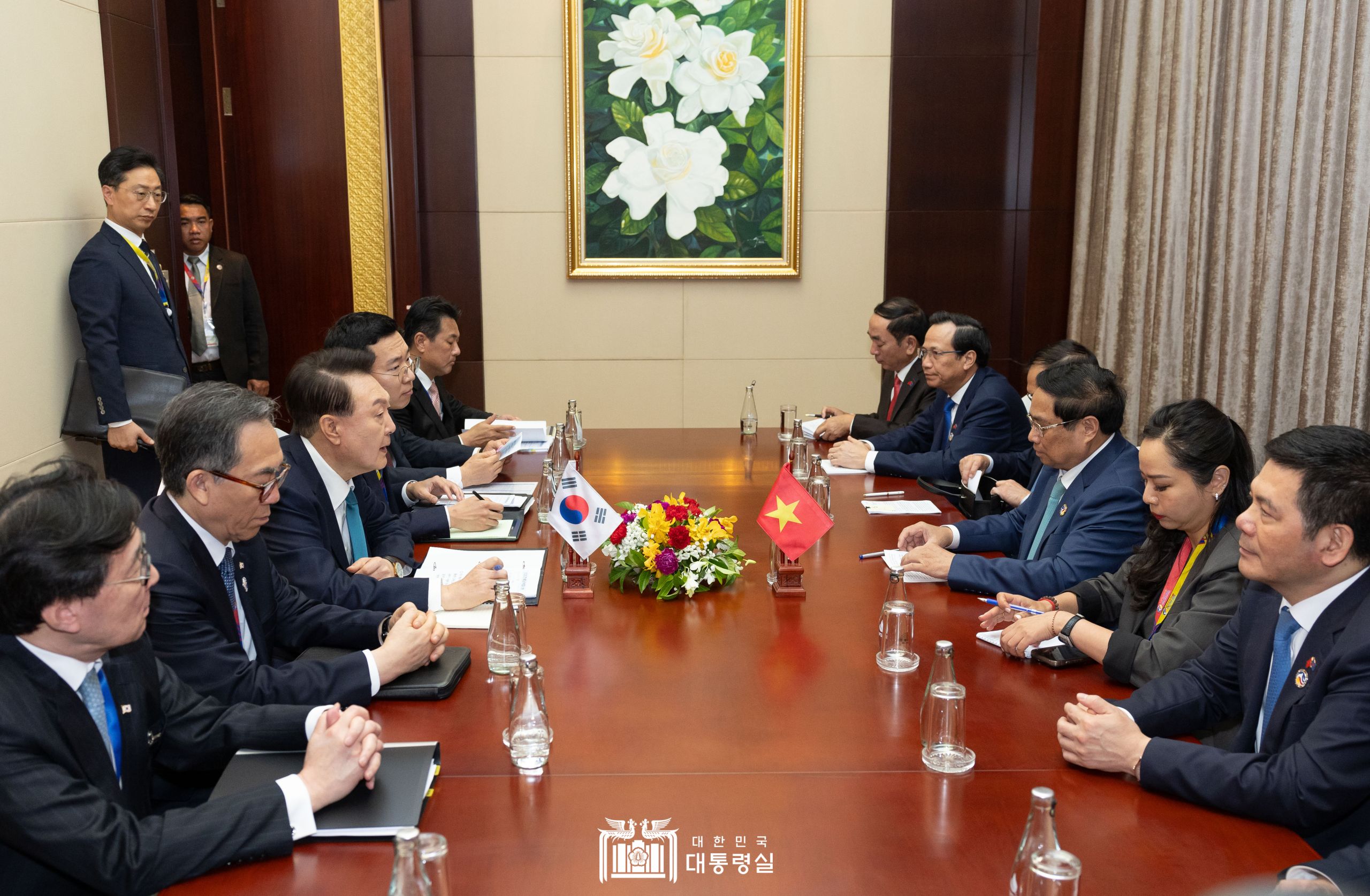 윤석열 대통령, 아세안 관련 정상회의 계기 베트남 총리와 양자 회담 개최